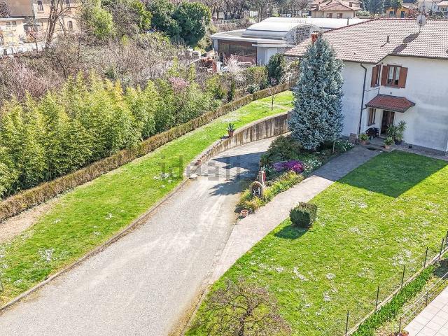 Villetta bifamiliare in vendita di 390 m²