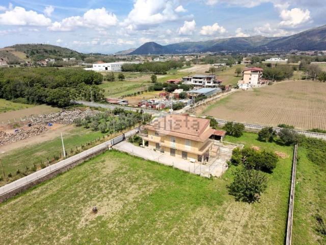 Villetta bifamiliare in vendita di 395 m² in Via Masseria Ferrara, 9