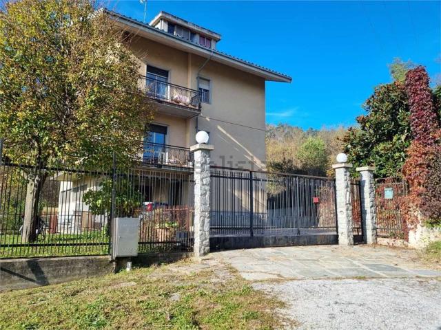 Villetta bifamiliare in vendita di 396 m² in Località Capponi, 6