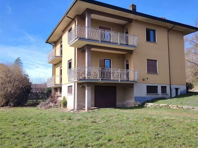 Villetta bifamiliare in vendita di 396 m² in Via Case Basse, 3