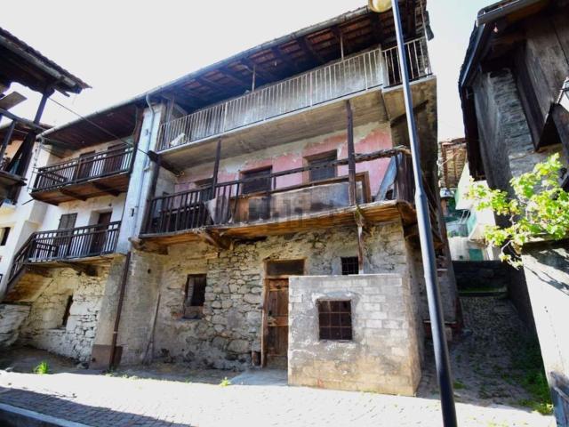 Villetta bifamiliare in vendita di 300 m² in Frazione Chataignere