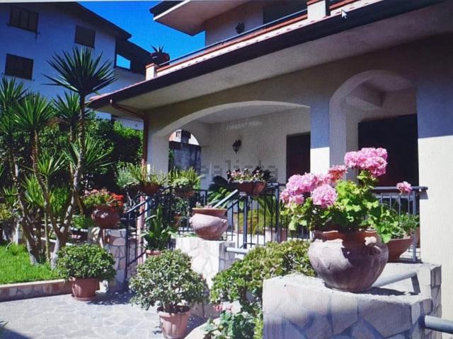 Villetta bifamiliare in vendita di 300 m² in Località Acquavona