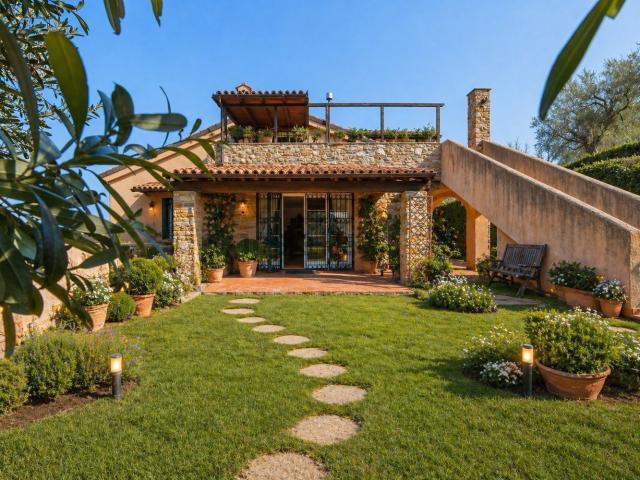 Villetta bifamiliare in vendita di 300 m² in Località Pian della Vigna, 4