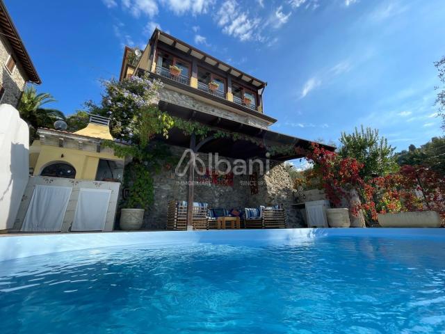 Villetta bifamiliare in vendita di 300 m² in Località Villa, 21