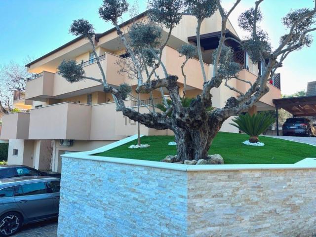 Villetta bifamiliare in vendita di 300 m² in Strada Comunale d&apos Agnese, 18
