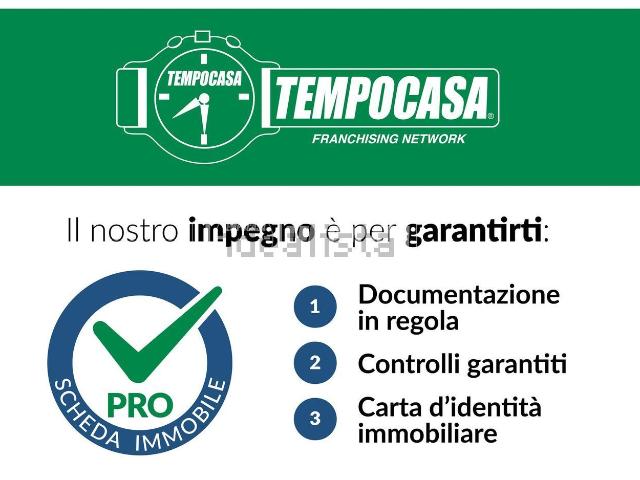 Villetta bifamiliare in vendita di 300 m² in Strada Montanara