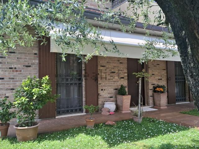 Villetta bifamiliare in vendita di 300 m² in Vicolo Forno