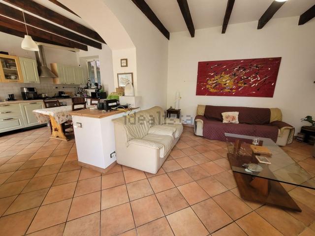 Villetta bifamiliare in vendita di 300 m² in Via Tecci