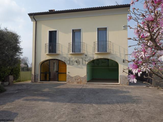 Villetta bifamiliare in vendita di 300 m² in Via Terraglioni, 38