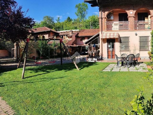 Villetta bifamiliare in vendita di 300 m² in Via Tetti Civera, 66