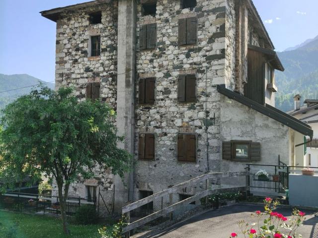 Villetta bifamiliare in vendita di 300 m² in Via Toccol, 151