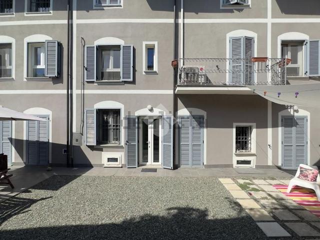 Villetta bifamiliare in vendita di 300 m² in Via Tortona, 39