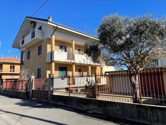 Villetta bifamiliare in vendita di 300 m² in Via Turbigo