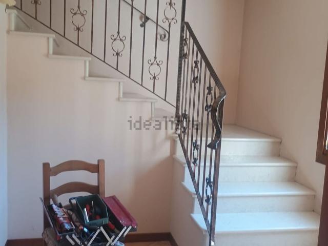 Villetta bifamiliare in vendita di 300 m² in Via Vanzo Nuovo