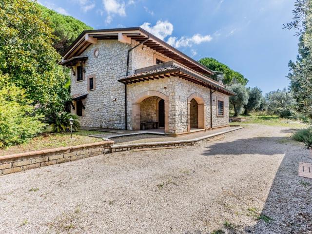 Villetta bifamiliare in vendita di 300 m² in Via Valle Vota