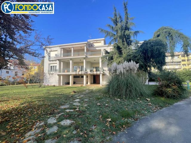 Villetta bifamiliare in vendita di 300 m² in Via Vincenzo Gioberti, 15
