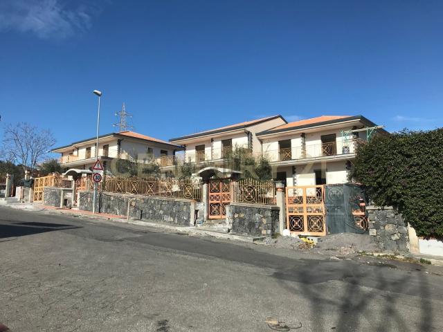 Villetta bifamiliare in vendita di 300 m² in Via Vincenzo Ricca, 1