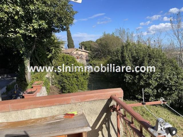 Villetta bifamiliare in vendita di 300 m² in Via Vittorio Veneto
