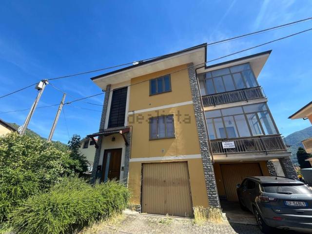 Villetta bifamiliare in vendita di 300 m² in Via Vittorio Veneto, 16