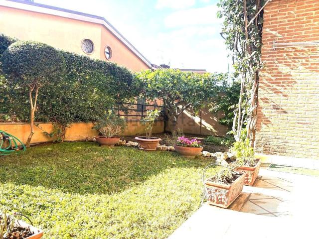 Villetta bifamiliare in vendita di 300 m² in Via Vitagliano Rossetti