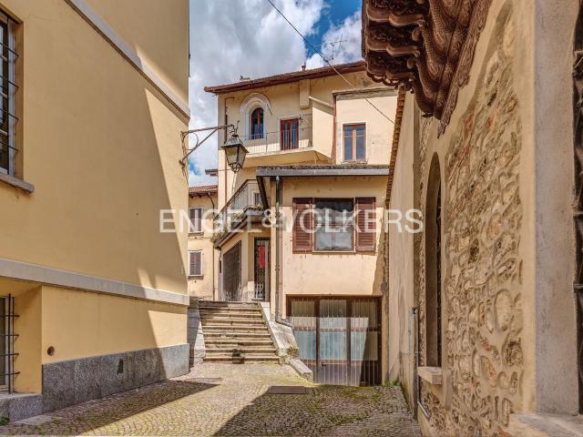 Villetta bifamiliare in vendita di 300 m² in Via alla Poncia