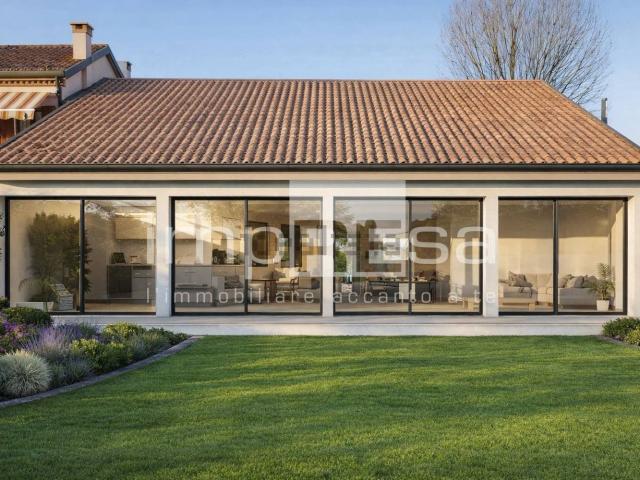 Villetta bifamiliare in vendita di 300 m² in Via Altinia