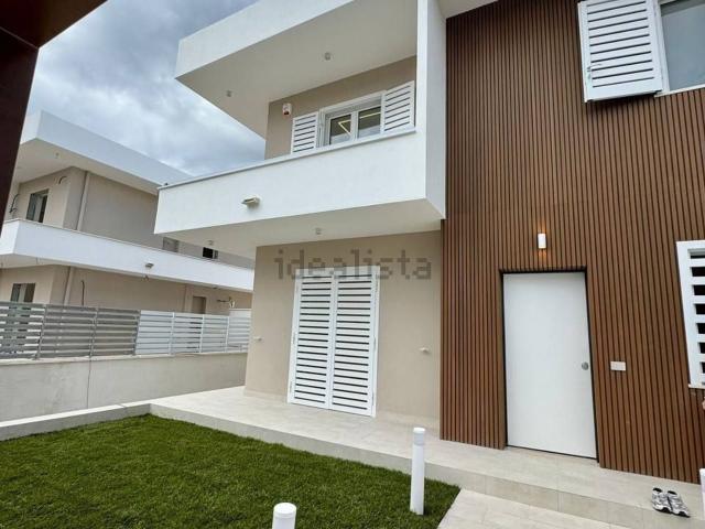 Villetta bifamiliare in vendita di 300 m² in Via Arco Sant&apos Antonio