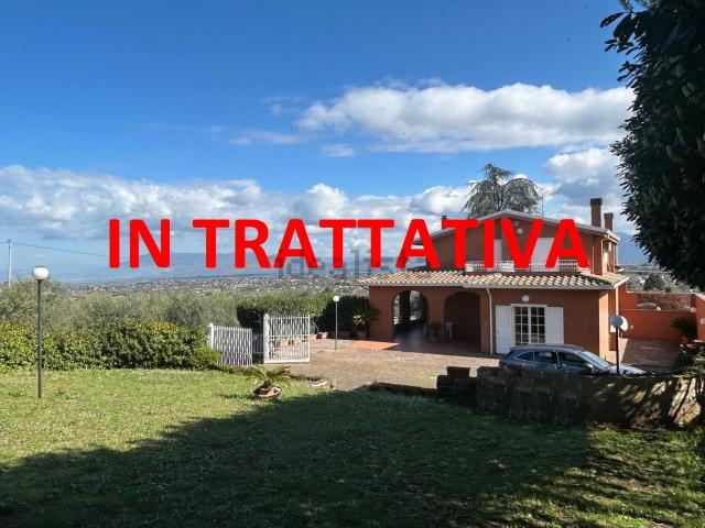 Villetta bifamiliare in vendita di 300 m² in Via Bel Poggio, 12
