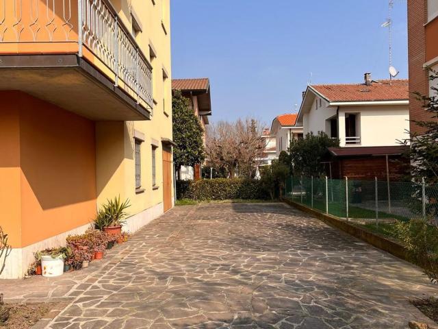 Villetta bifamiliare in vendita di 300 m² in Via Carpi Ravarino, 437