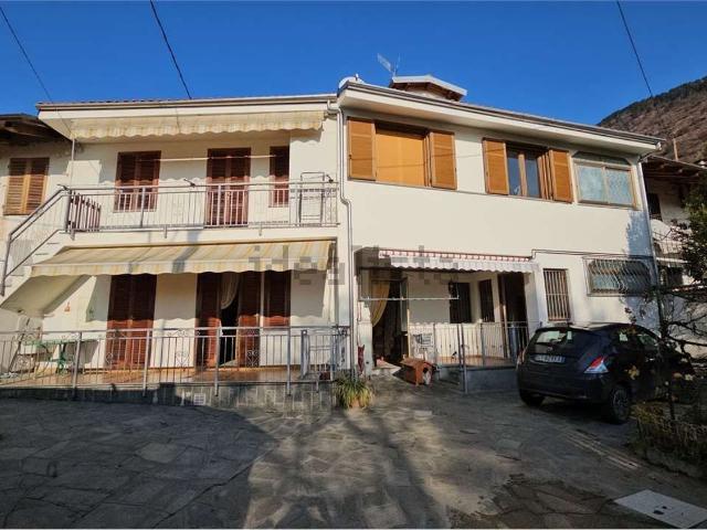 Villetta bifamiliare in vendita di 300 m² in Via del Campetto
