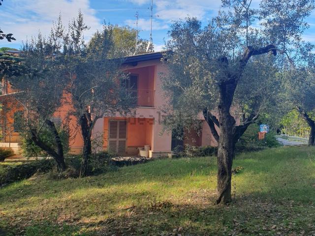 Villetta bifamiliare in vendita di 300 m² in Via del Luschieto, 63