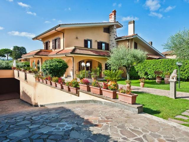 Villetta bifamiliare in vendita di 300 m² in Via della Pedica, 232