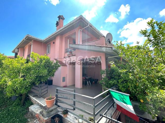 Villetta bifamiliare in vendita di 300 m² in Via Fattoria Pavan