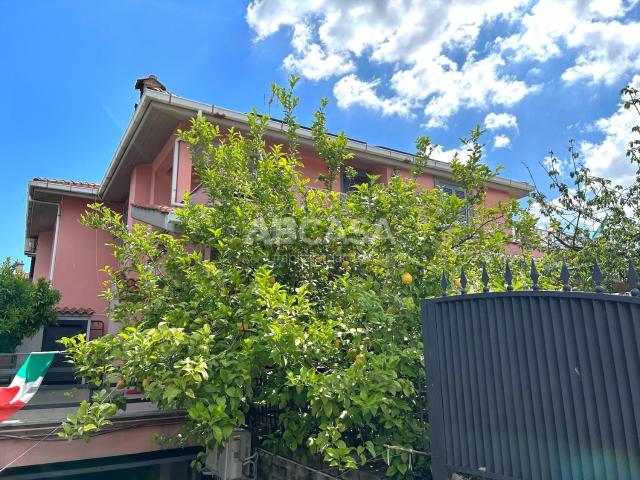 Villetta bifamiliare in vendita di 300 m² in Via Fattoria Pavan