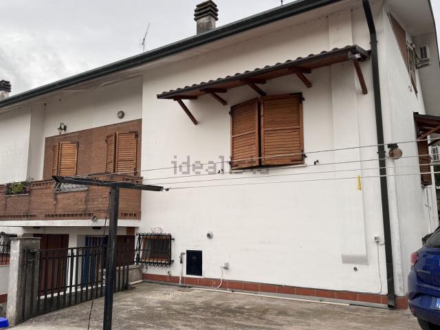 Villetta bifamiliare in vendita di 300 m² in Via Firminianus Consul, 41