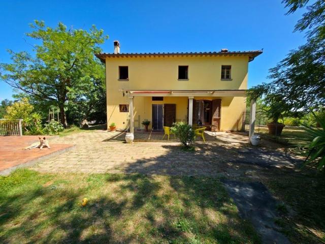Villetta bifamiliare in vendita di 300 m² in Via Fontevivo