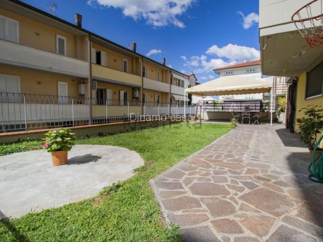 Villetta bifamiliare in vendita di 300 m² in Via Fratelli Masini