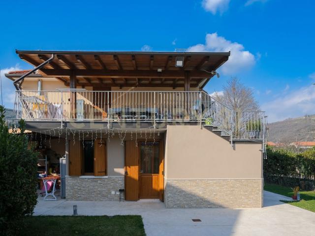 Villetta bifamiliare in vendita di 300 m² in Via Giovanni Ventitreesimo, 2