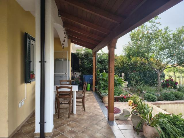 Villetta bifamiliare in vendita di 300 m² in Via Giovanni Falcone, 116