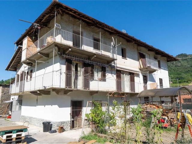 Villetta bifamiliare in vendita di 300 m² in Via Giovanni Giolitti, 100