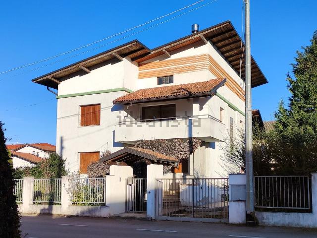 Villetta bifamiliare in vendita di 300 m² in Via Giuseppe Verdi, 27