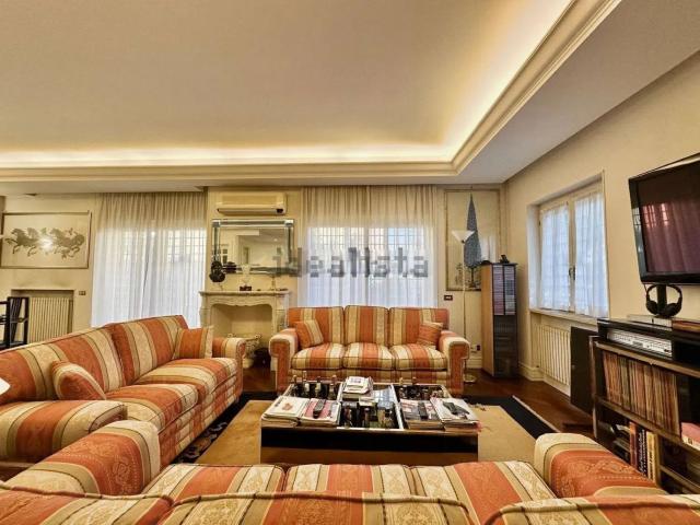 Villetta bifamiliare in vendita di 300 m² in Via Giuseppe Balzaretto, 110