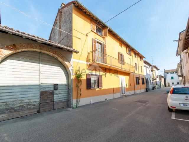 Villetta bifamiliare in vendita di 300 m² in Via Giuseppe Garibaldi, 12