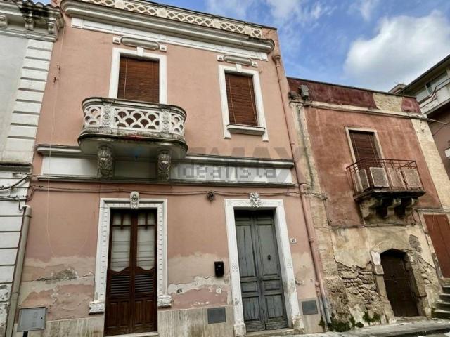 Villetta bifamiliare in vendita di 300 m² in Via Giuseppe Garibaldi, 45