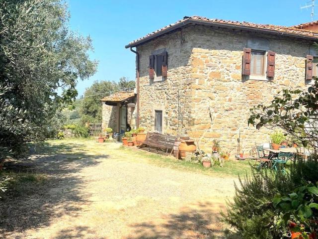 Villetta bifamiliare in vendita di 300 m² in Via Montisoni, 47