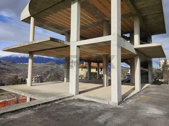 Villetta bifamiliare in vendita di 300 m² in Via Neviera