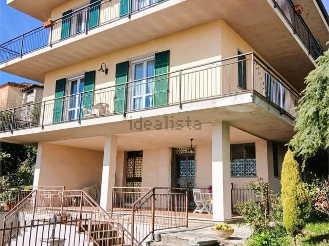 Villetta bifamiliare in vendita di 300 m² in Via Panza, 15
