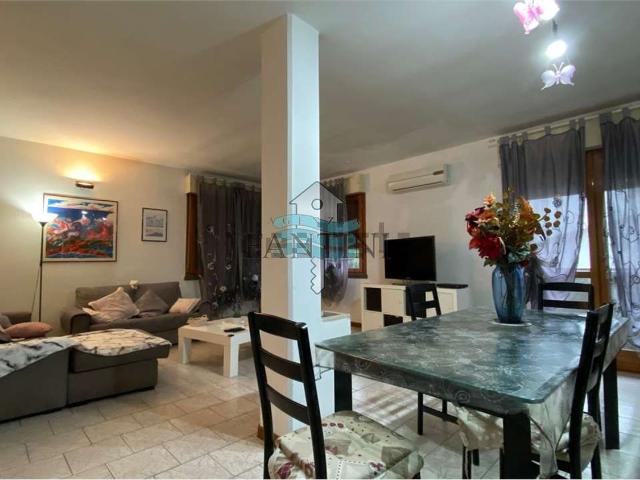 Villetta bifamiliare in vendita di 300 m² in Via Pio la Torre