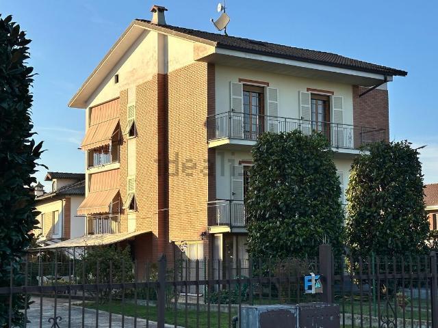 Villetta bifamiliare in vendita di 300 m² in Via Priorato, 11