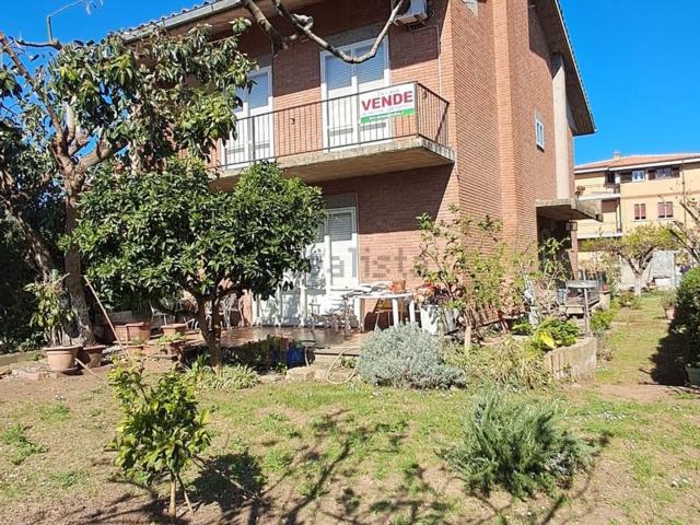 Villetta bifamiliare in vendita di 300 m² in Via Quero